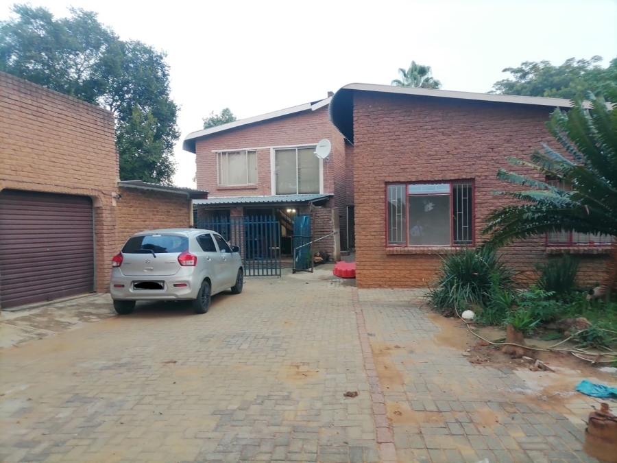 4 Bedroom Property for Sale in Geelhoutpark North West